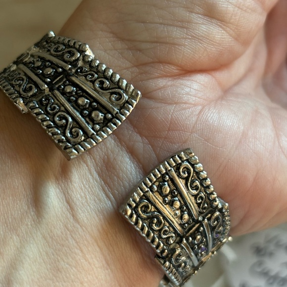 Vintage 90s Silver Tone Bella Rose Cuff Watch - Picture 3 of 6